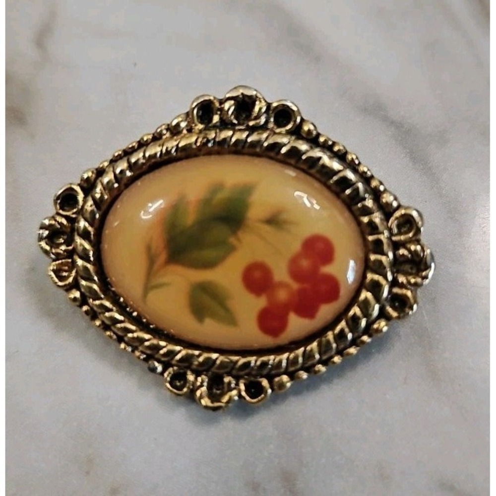 Vintage CAMCO God's Love Is With You Always Red Berries Gold Tone Pin